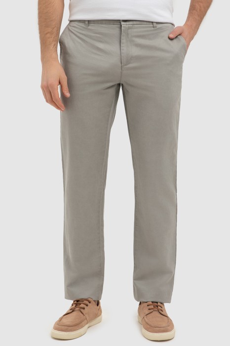 брюки из хлопка и льна фотография