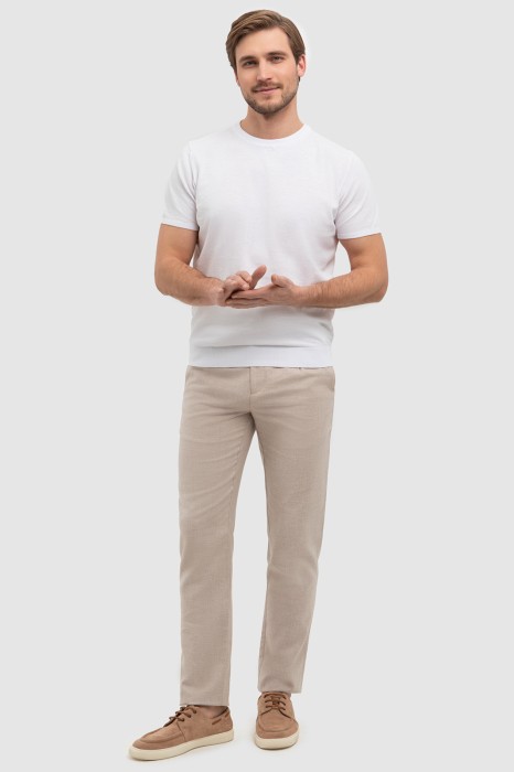 Товар бежевого цвета с внутренней стороны