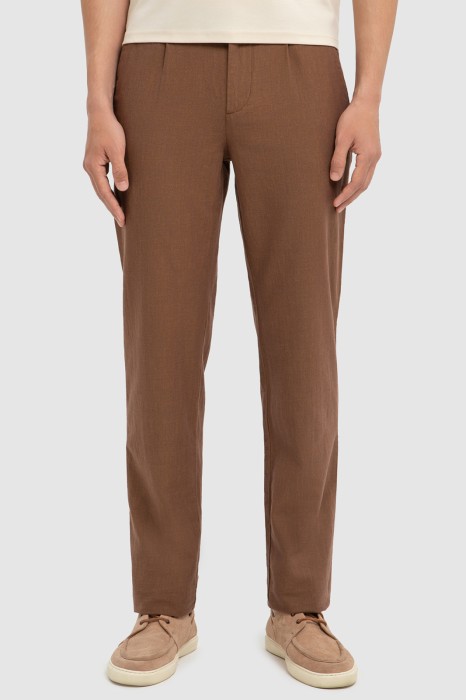 брюки из хлопка, льна и тенсела фотография