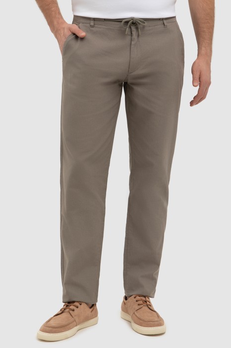 брюки из хлопка фотография