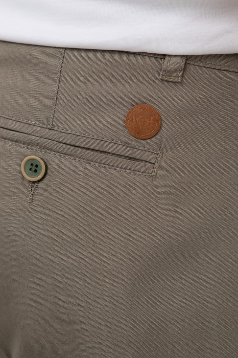 брюки из хлопка по цене 7990 руб вид справа