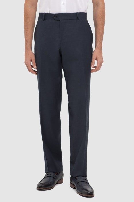 брюки из шерсти, устойчивой к сминанию фотография