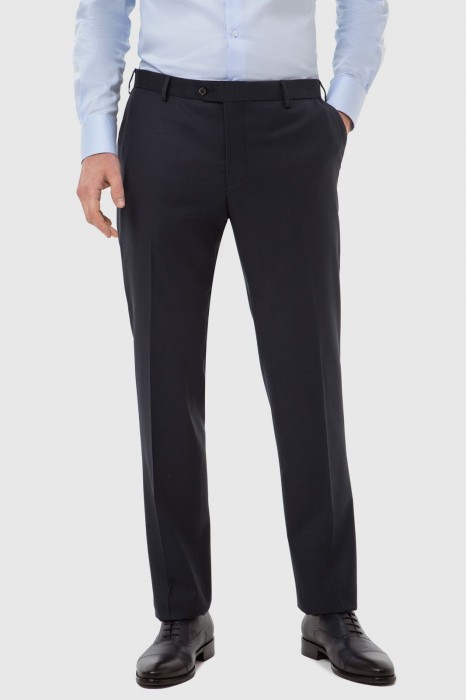 брюки из шерсти, устойчивой к сминанию фотография