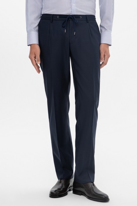 брюки из шерсти фотография