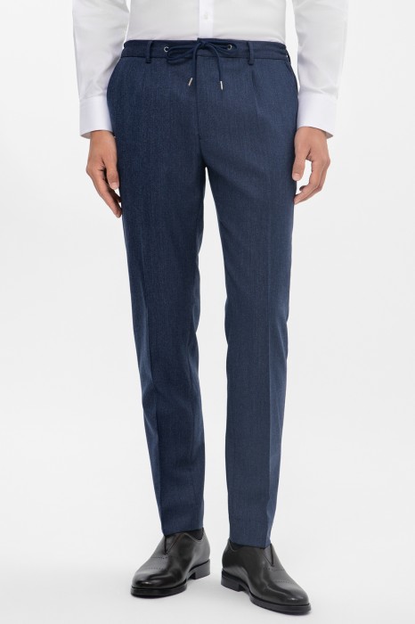 брюки из шерсти фотография