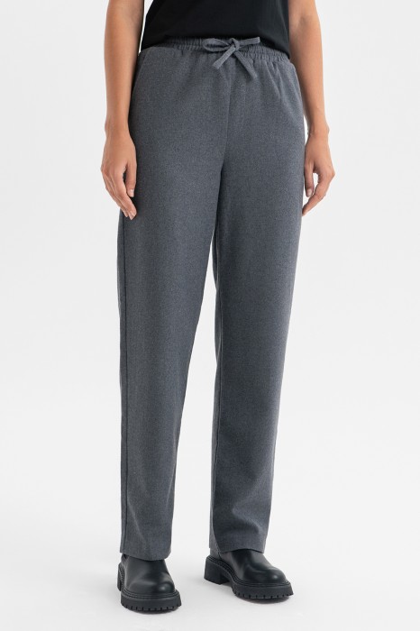 брюки из смесовой шерсти на кулиске фотография