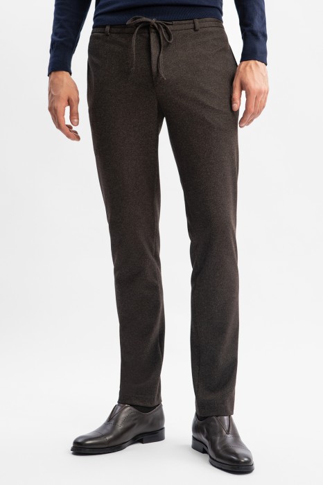 Товар коричневого цвета с внутренней стороны