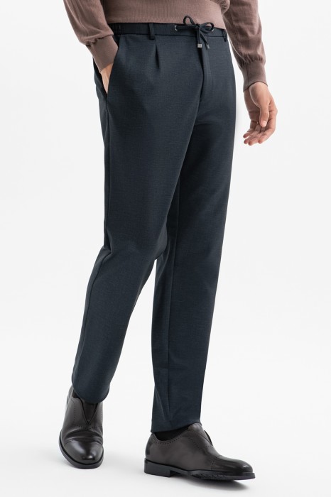 брюки из трикотажной ткани на кулиске фотография