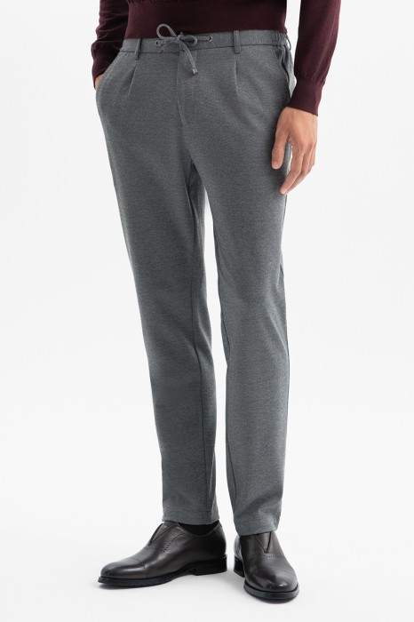 брюки из трикотажной ткани на кулиске фотография