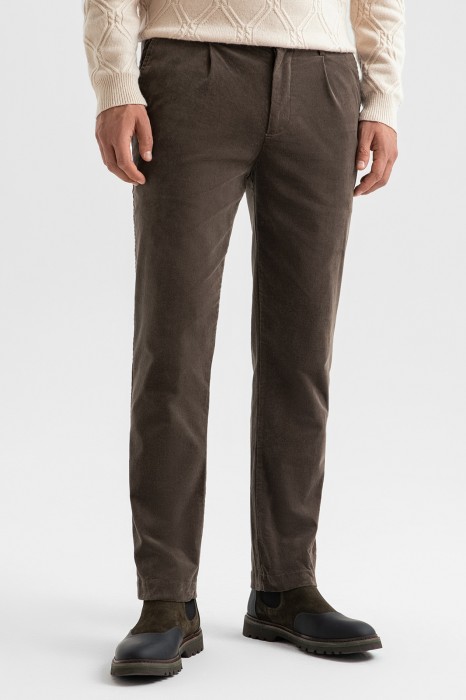 брюки из вельвета фотография