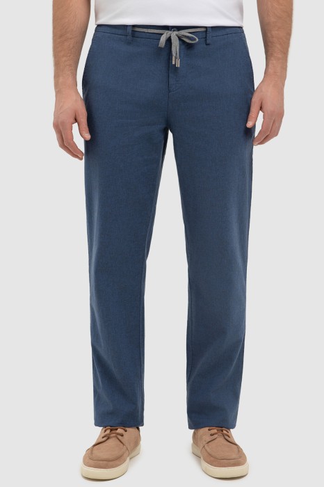 брюки изо льна и хлопка фотография