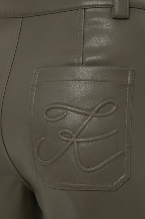 брюки-карго из экокожи по цене 7990 руб вид справа