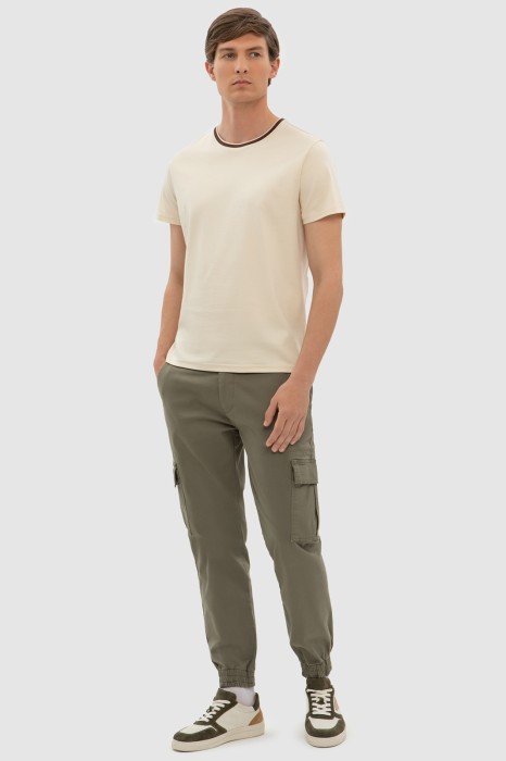 Товар коричневого цвета с внутренней стороны