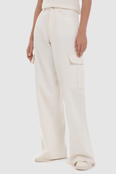 Товар белого цвета с внутренней стороны