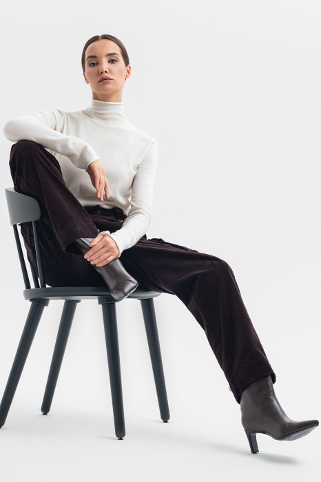 брюки-карго из вельвета из вельвета спереди