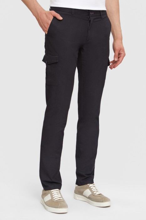 брюки-карго фотография