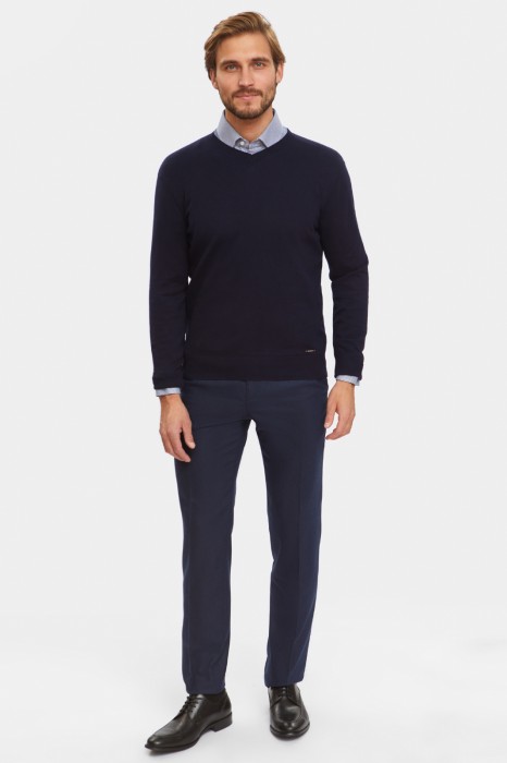 брюки классические по цене 8990 руб вид справа