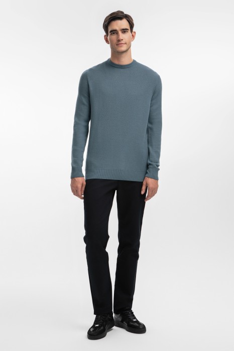 брюки классические по цене 10990 руб вид справа