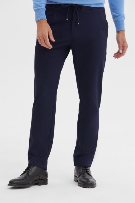 брюки костюмные прилегающего кроя фотография