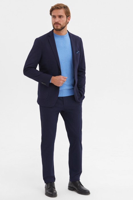 брюки костюмные прилегающего кроя по цене 8990 руб вид справа