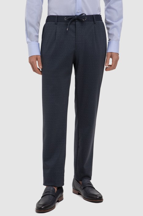 брюки на кулиске фотография