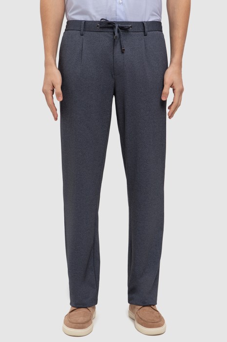 брюки на кулиске фотография