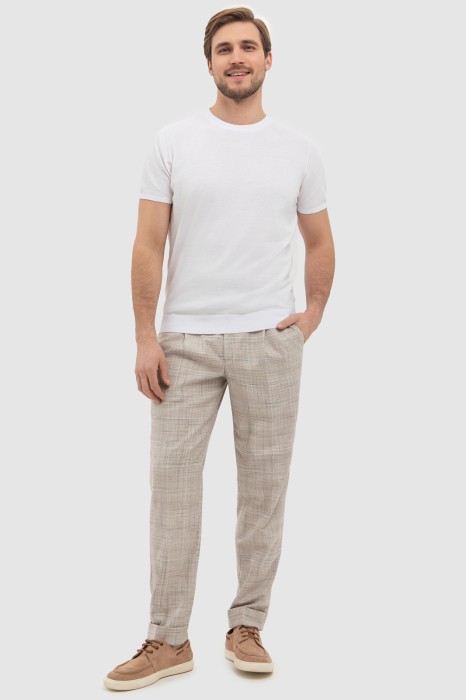 Товар бежевого цвета с внутренней стороны