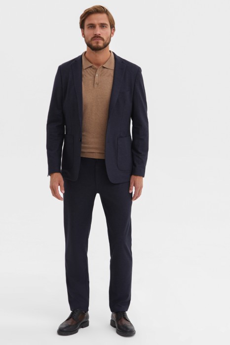 брюки прилегающего кроя по цене 5990 руб вид справа