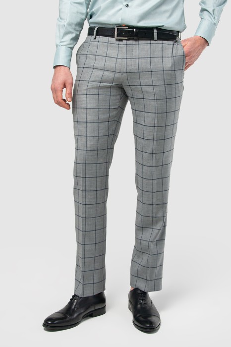брюки прямые серые в клетку из шерсти фотография
