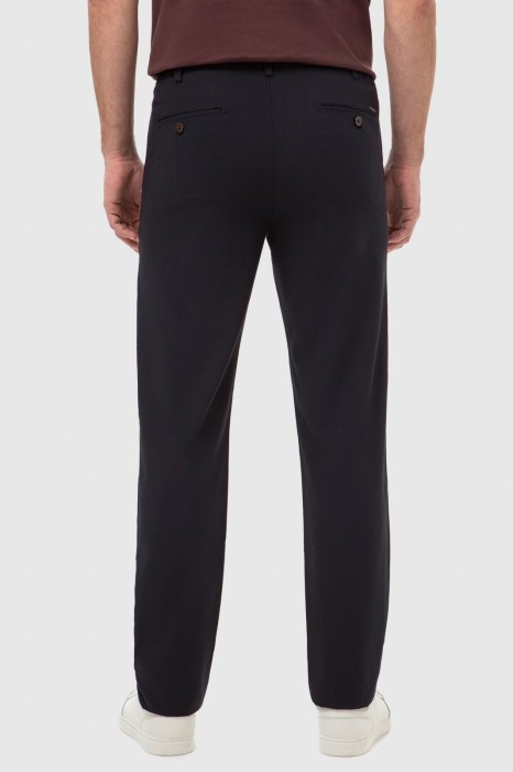 брюки с отстроченными стрелками по цене 8990 руб вид справа