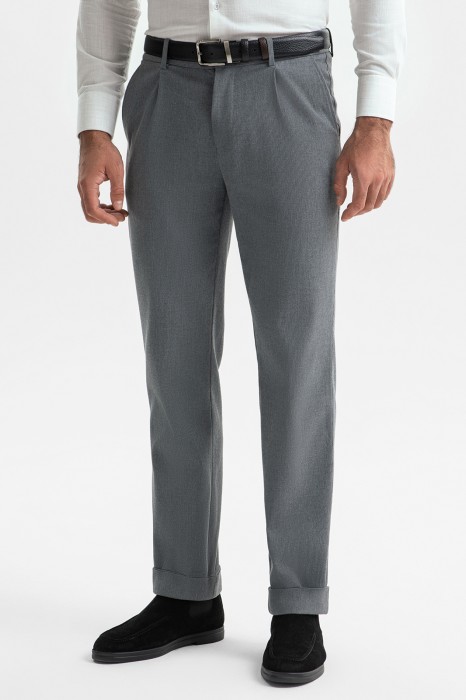 брюки с отворотами фотография