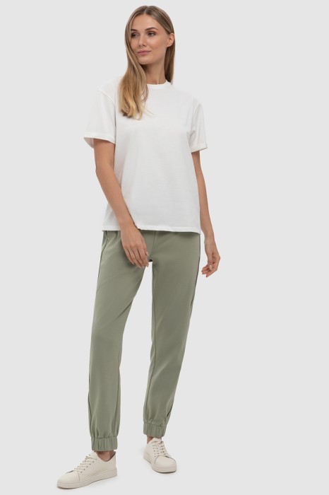 Товар оливкового цвета с внутренней стороны