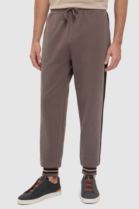 брюки спортивные из хлопка фотография