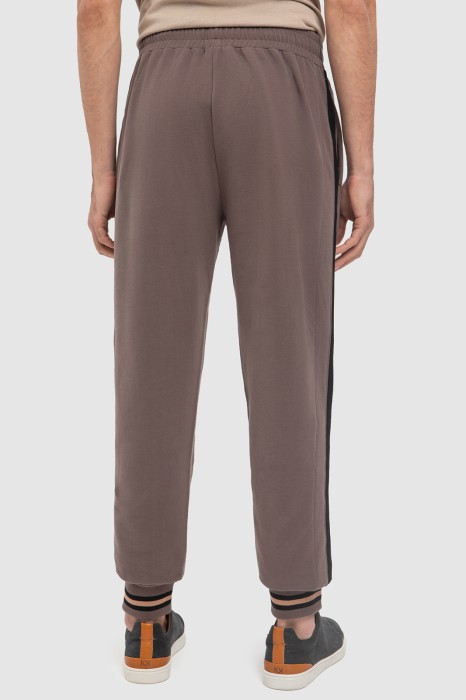 брюки спортивные из хлопка по цене 3990 руб вид справа