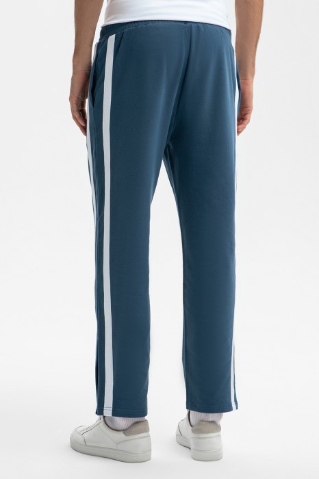 брюки спортивные из хлопка из россии вид сбоку