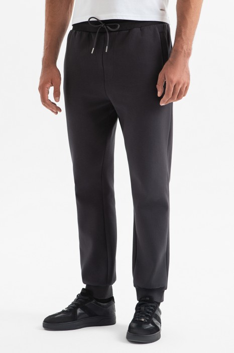 брюки спортивные из хлопка фотография