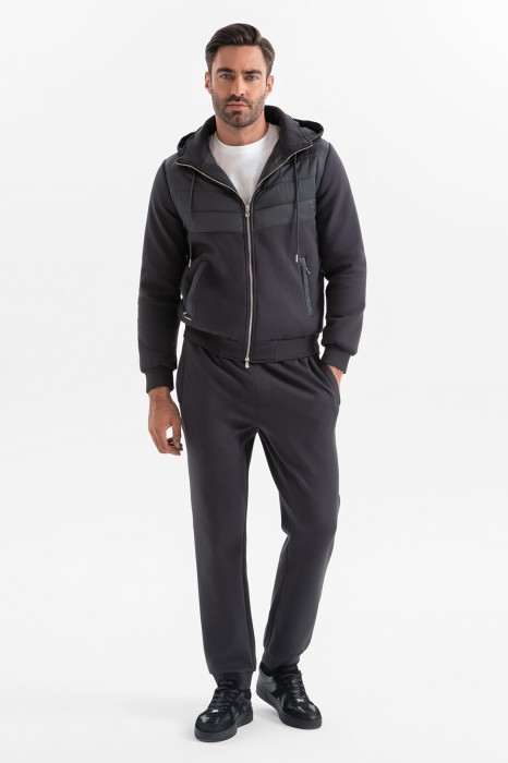 Товар серого цвета с внутренней стороны