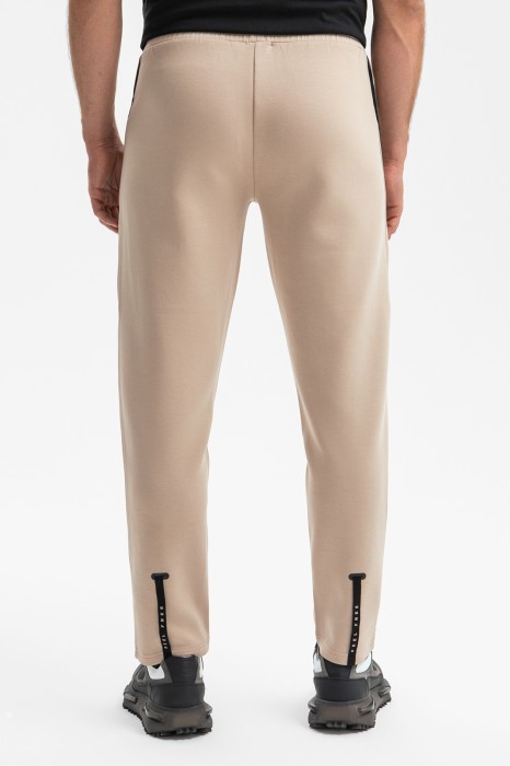 брюки спортивные из хлопка по цене 6990 руб вид справа