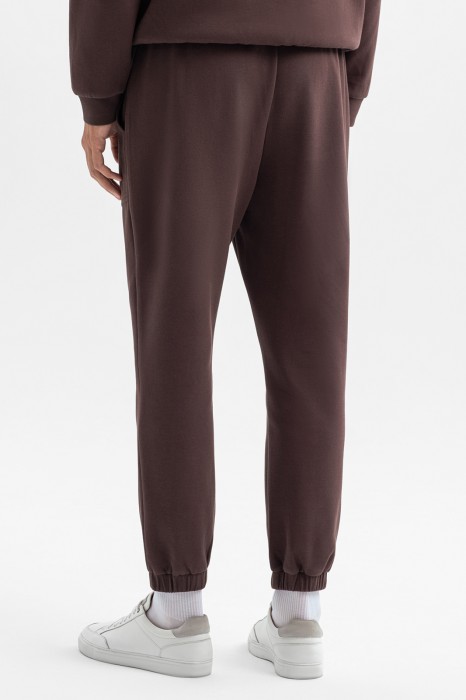 брюки спортивные из хлопка по цене 6990 руб вид справа