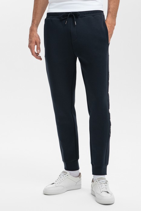 брюки спортивные из хлопка фотография