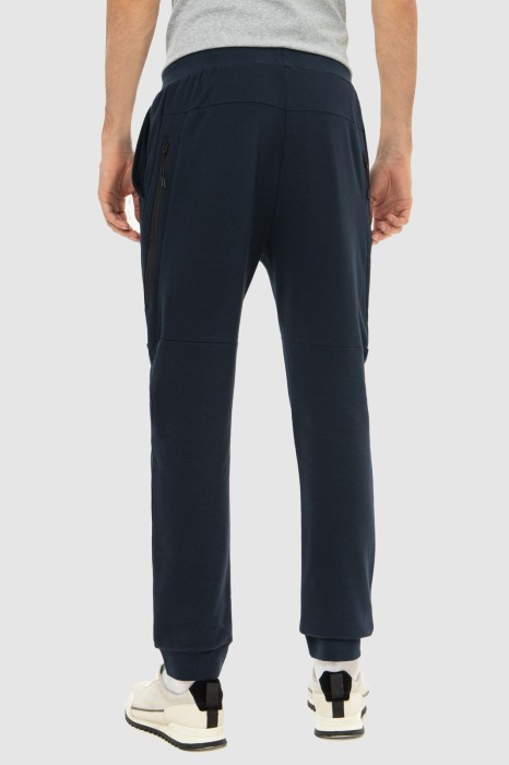 брюки спортивные по цене 4990 руб вид справа