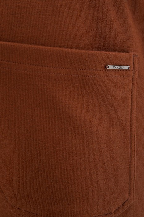 брюки спортивные по цене 6990 руб вид справа