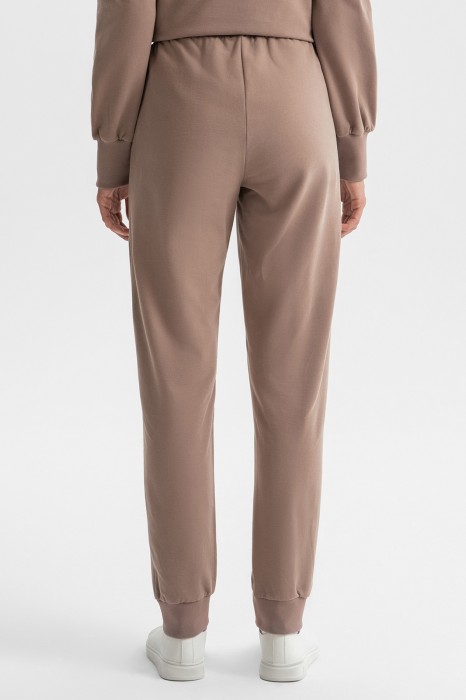 брюки спортивные по цене 5990 руб вид справа