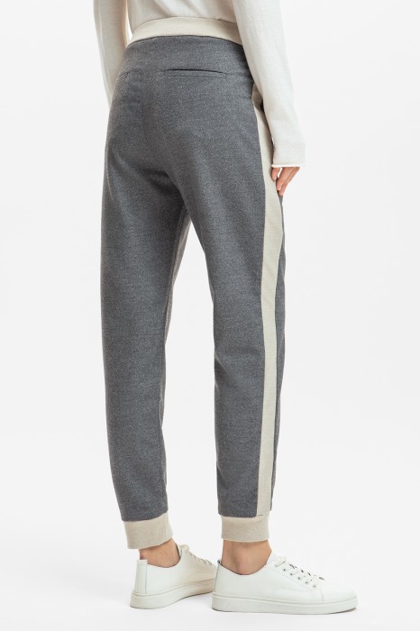 брюки по цене 5990 руб вид справа