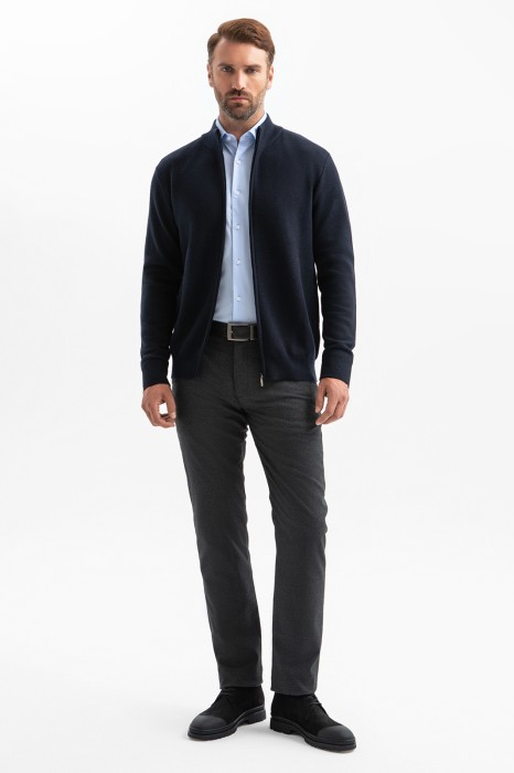 Товар серого цвета с внутренней стороны