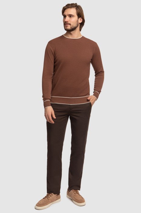 Товар коричневого цвета с внутренней стороны