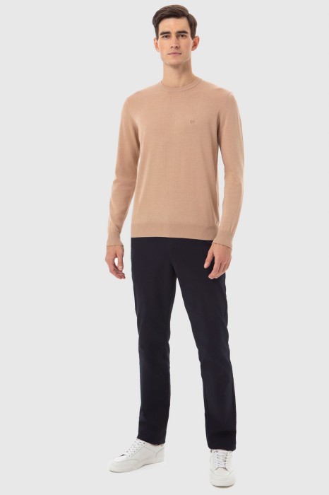 Товар бежевого цвета с внутренней стороны