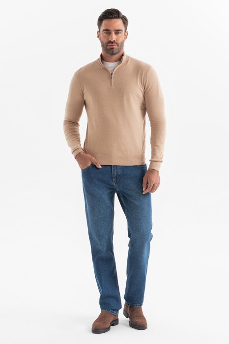 Товар бежевого цвета с внутренней стороны