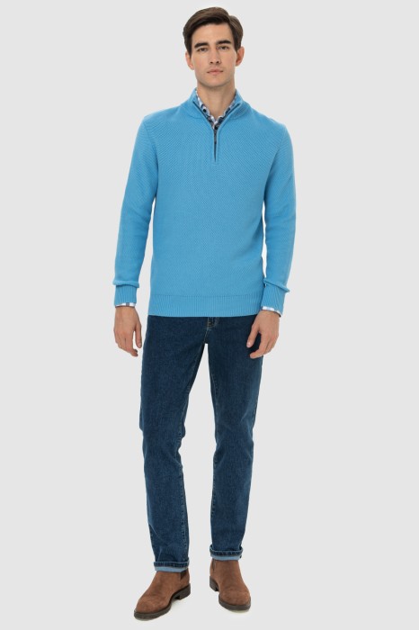 Товар синего цвета с внутренней стороны