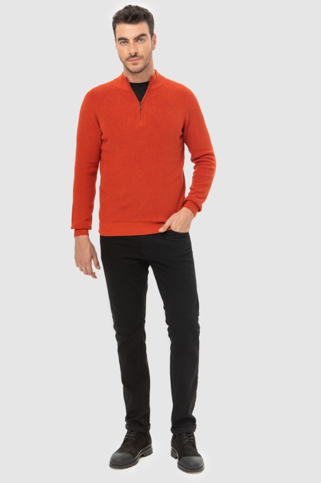 Товар оранжевого цвета с внутренней стороны